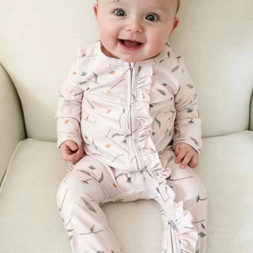 Caden Lane Sweet Daisy in Blush Zipper Footie